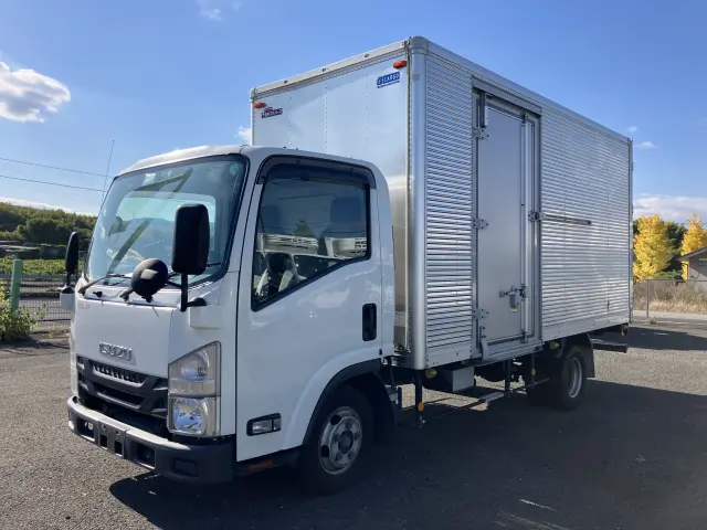 いすゞ エルフ TPG-NLR85AN(2WD)の写真1