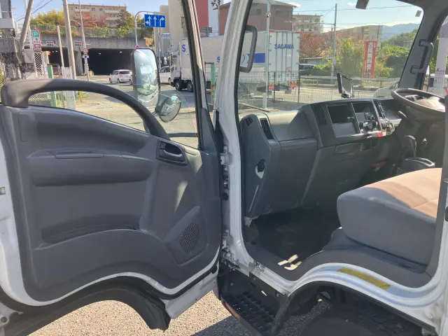 いすゞ エルフ TPG-NLR85AN(2WD)の写真32