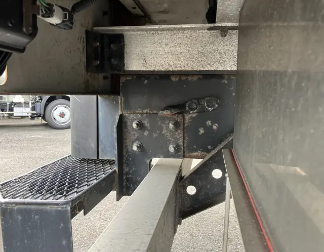 いすゞ フォワード 2PG-FRR90S2(2WD)の写真10