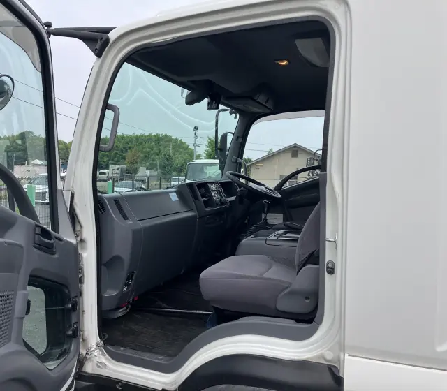 いすゞ フォワード 2PG-FRR90S2(2WD)の写真18