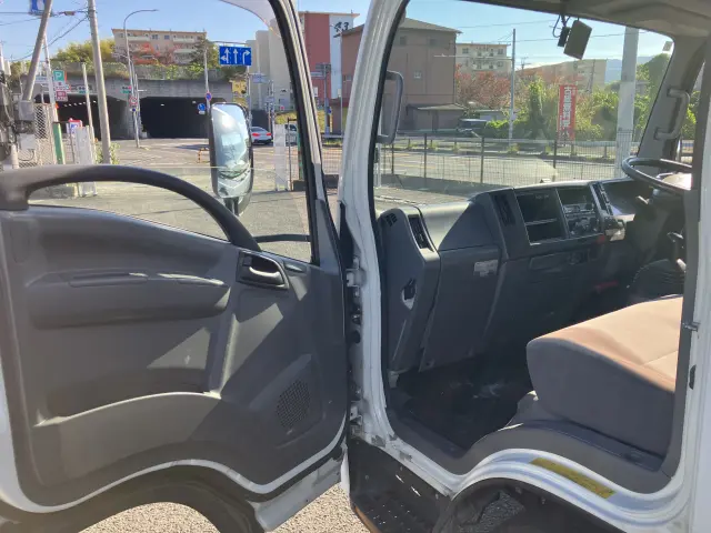 いすゞ エルフ TKG-NLR85AN(2WD)の写真32