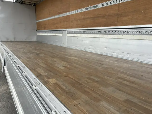 UD クオン 2RG-CG5FA(8x4)の写真9