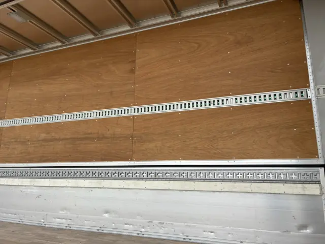 UD クオン 2RG-CG5FA(8x4)の写真10