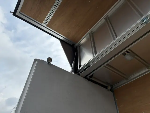 UD クオン 2RG-CG5FA(8x4)の写真12