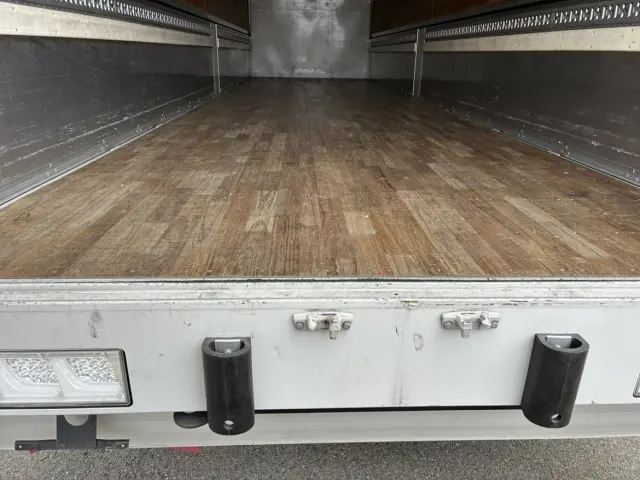 UD クオン 2RG-CG5FA(8x4)の写真16