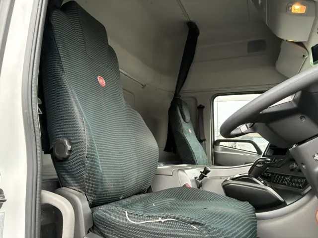 UD クオン 2RG-CG5FA(8x4)の写真32