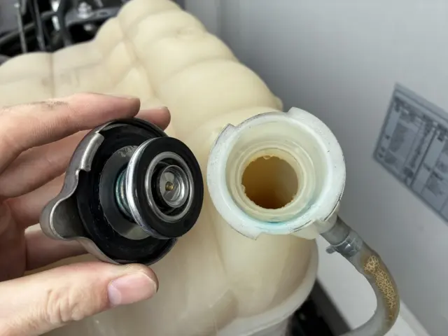 UD クオン 2RG-CG5FA(8x4)の写真47