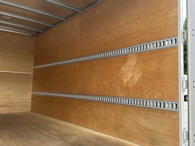 いすゞ エルフ 2RG-NPR88AM(2WD)の写真14