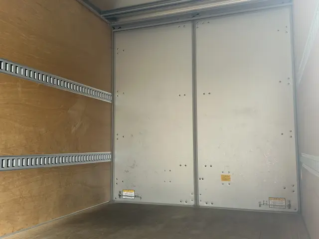 いすゞ エルフ 2RG-NPR88AM(2WD)の写真21