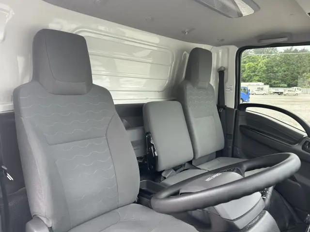 いすゞ エルフ 2RG-NPR88AM(2WD)の写真23