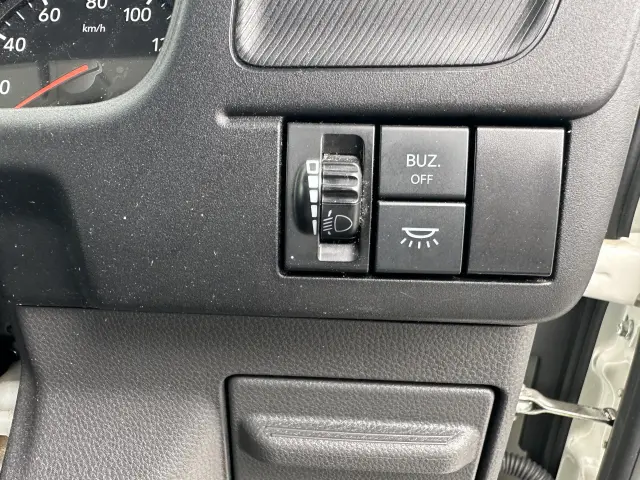 いすゞ エルフ 2RG-NPR88AM(2WD)の写真25