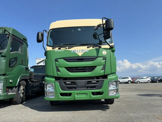 いすゞ ギガ QKG-CYJ77B(8x4)の写真2