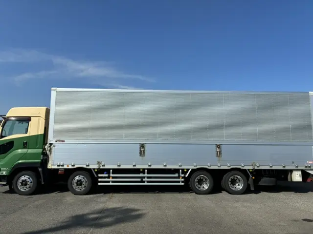 いすゞ ギガ QKG-CYJ77B(8x4)の写真4