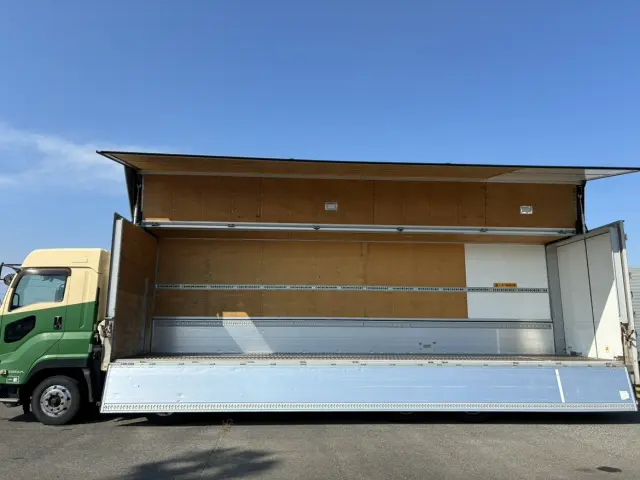 いすゞ ギガ QKG-CYJ77B(8x4)の写真5