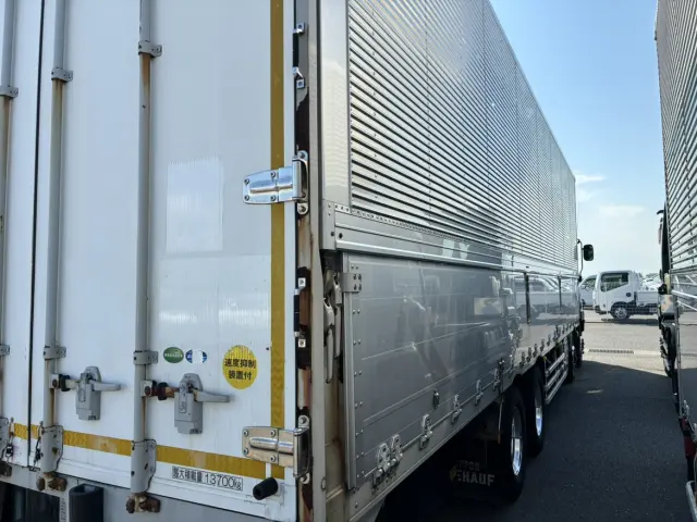 いすゞ ギガ QKG-CYJ77B(8x4)の写真7