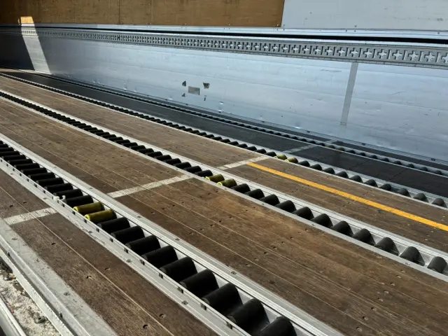 いすゞ ギガ QKG-CYJ77B(8x4)の写真8