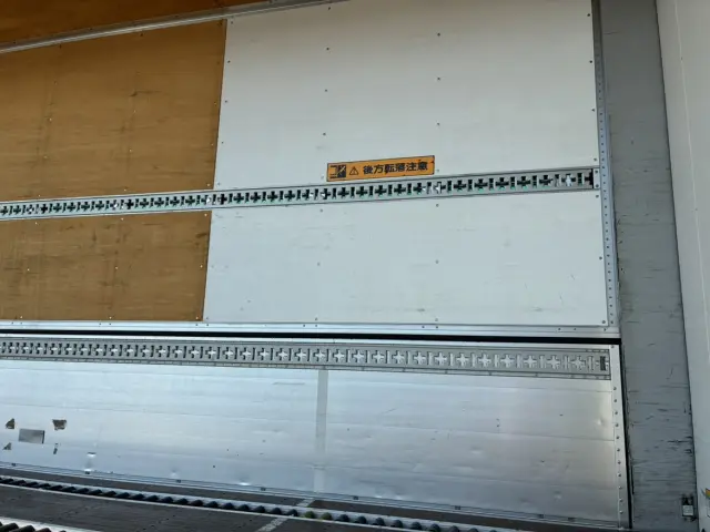 いすゞ ギガ QKG-CYJ77B(8x4)の写真9