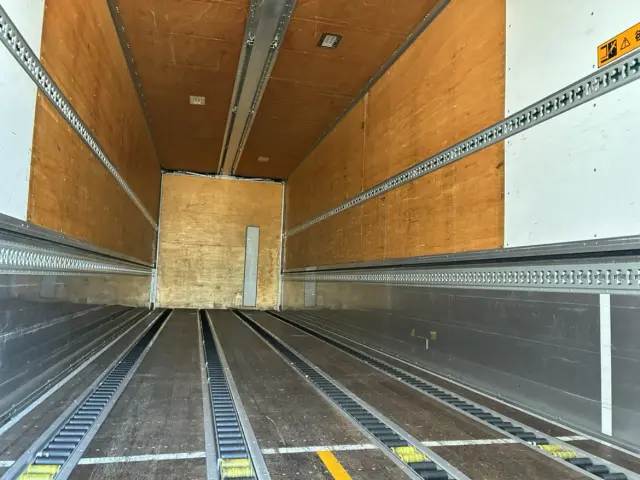 いすゞ ギガ QKG-CYJ77B(8x4)の写真22