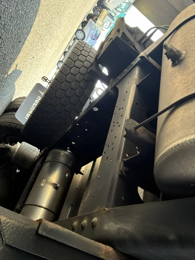 いすゞ ギガ QKG-CYJ77B(8x4)の写真24