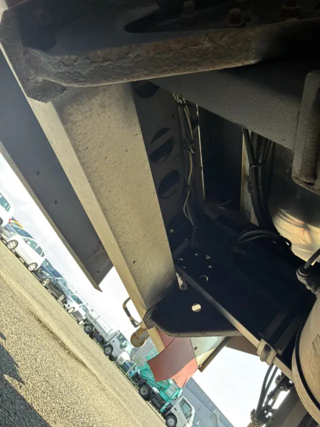 いすゞ ギガ QKG-CYJ77B(8x4)の写真25