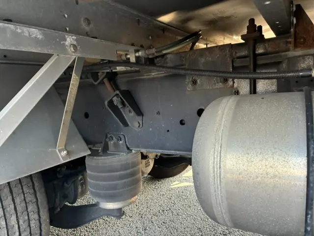 いすゞ ギガ QKG-CYJ77B(8x4)の写真27