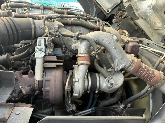 いすゞ ギガ QKG-CYJ77B(8x4)の写真38