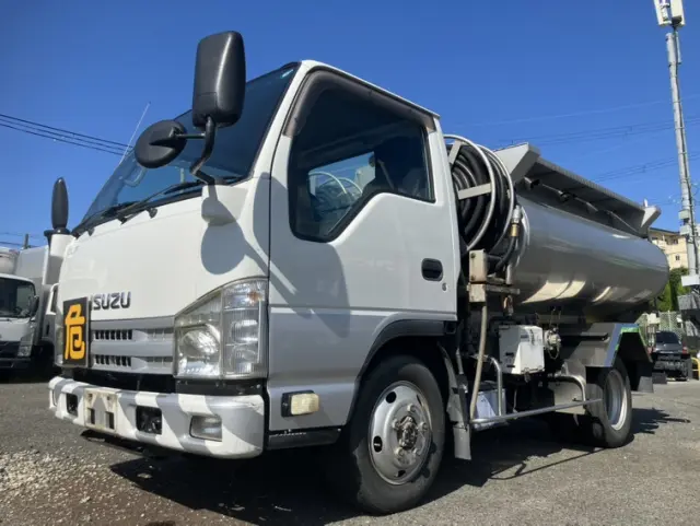 いすゞ エルフ TDG-NKS85AN(4WD)の写真1