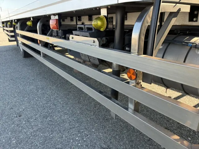 いすゞ フォワード 2PG-FTR90V2(2WD)の写真22