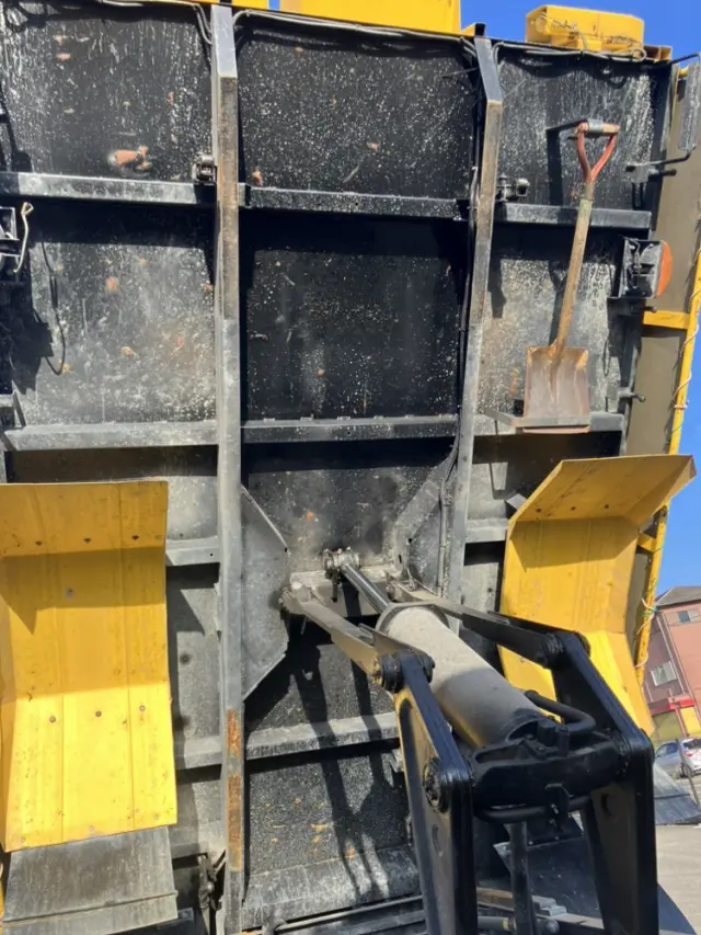 いすゞ フォワード PB-FRR35G3(2WD)の写真12