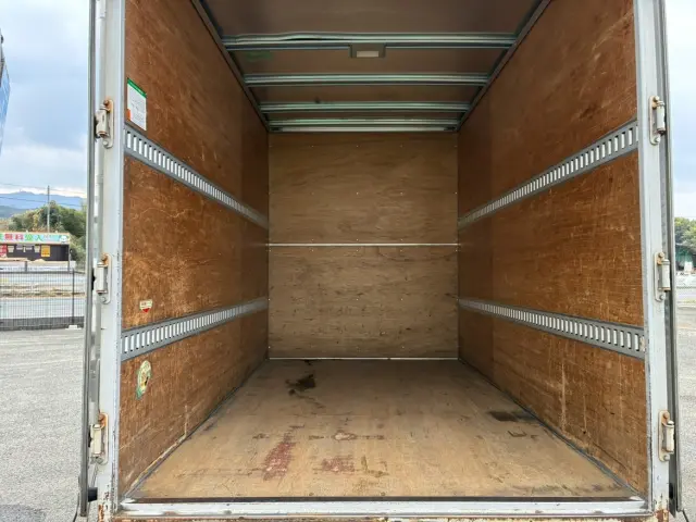 いすゞ エルフ TRG-NLR85AN(2WD)の写真6