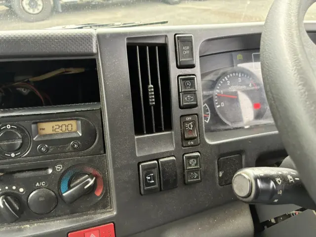 いすゞ エルフ TRG-NLR85AN(2WD)の写真43