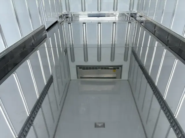 三菱 キャンター 2RG-FBA20(2WD)の写真9