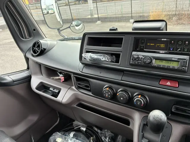 三菱 キャンター 2RG-FBA20(2WD)の写真28