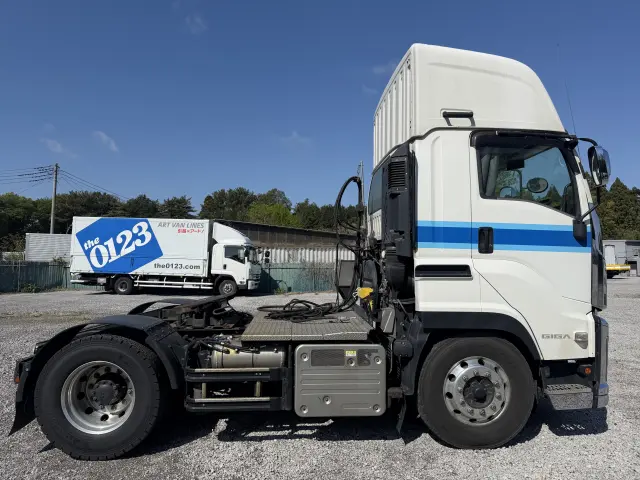 いすゞ ギガ 2KG-EXD52CD(2WD)の写真4