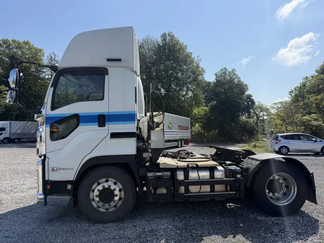 いすゞ ギガ 2KG-EXD52CD(2WD)の写真8