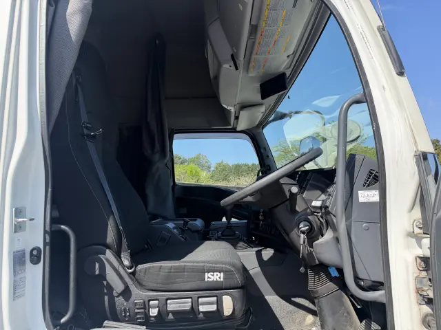 いすゞ ギガ 2KG-EXD52CD(2WD)の写真9