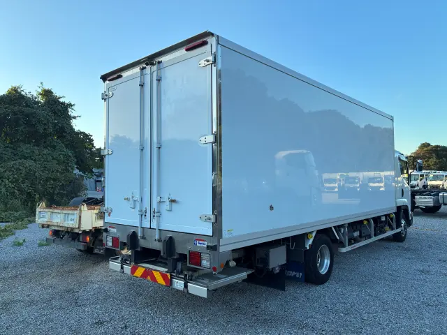 いすゞ フォワード 2PG-FRR90S2(2WD)の写真4
