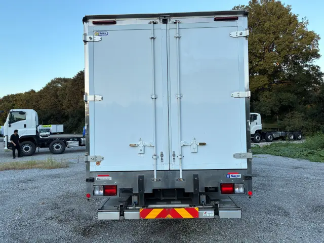 いすゞ フォワード 2PG-FRR90S2(2WD)の写真8