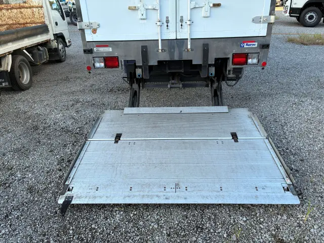 いすゞ フォワード 2PG-FRR90S2(2WD)の写真15