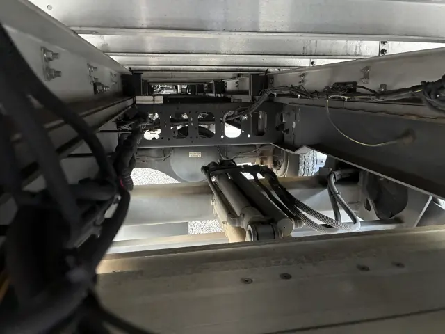 いすゞ フォワード 2PG-FRR90S2(2WD)の写真35