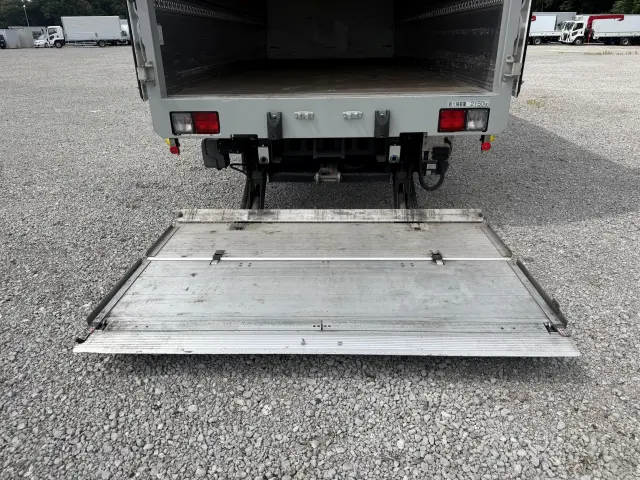 いすゞ フォワード 2RG-FRR90T2(2WD)の写真15