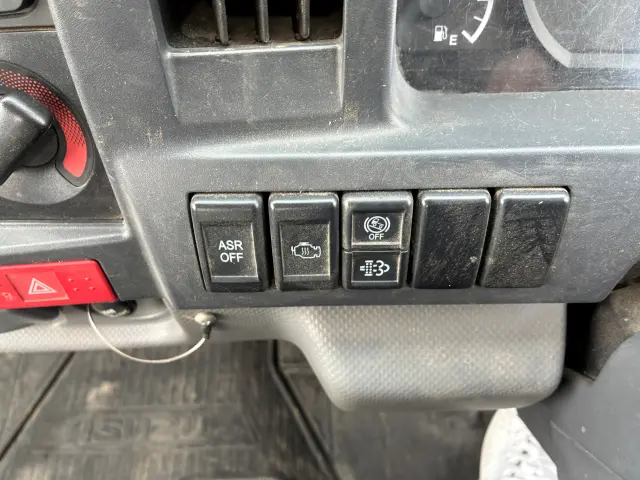いすゞ エルフ TPG-NJR85AN(2WD)の写真21