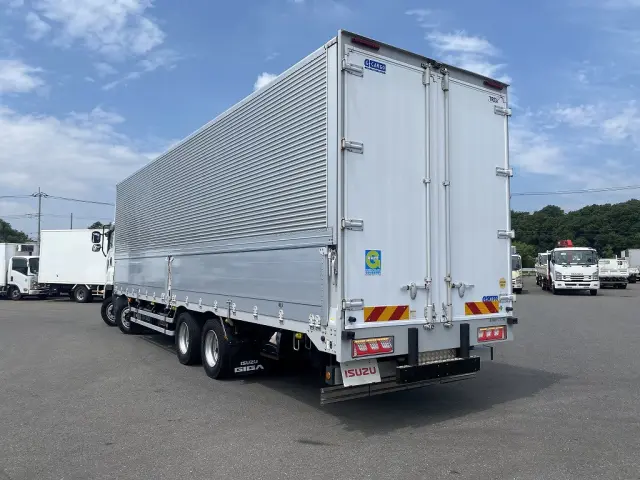 いすゞ ギガ 2PG-CYJ77C(8x4)の写真5