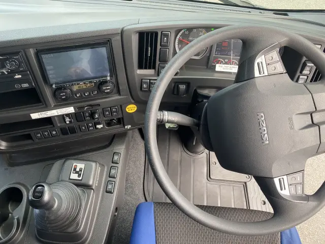 いすゞ ギガ 2PG-CYJ77C(8x4)の写真9