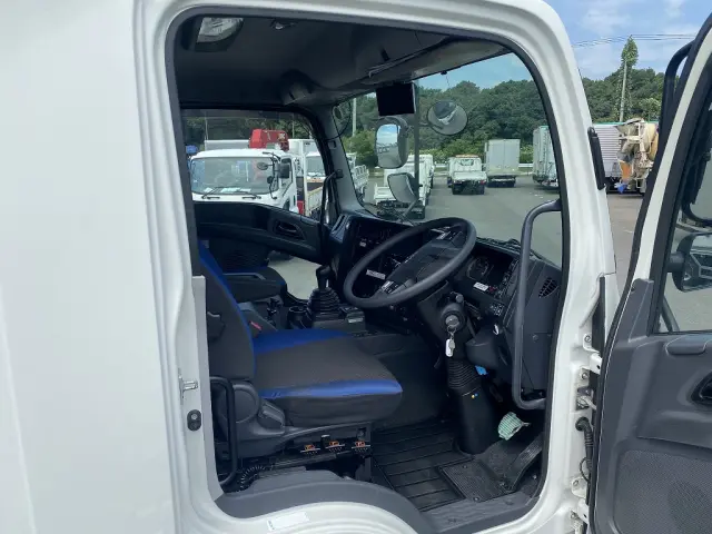 いすゞ ギガ 2PG-CYJ77C(8x4)の写真11