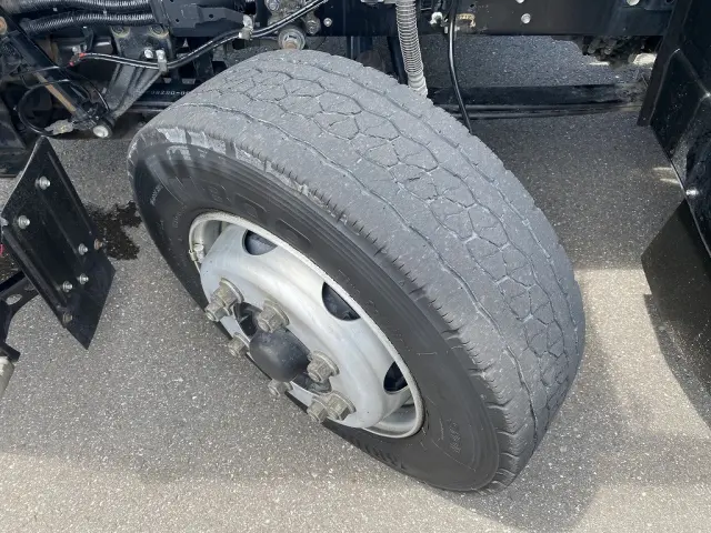 いすゞ ギガ 2PG-CYJ77C(8x4)の写真13