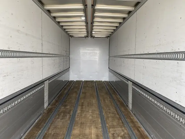 いすゞ ギガ 2PG-CYJ77C(8x4)の写真16