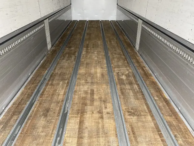 いすゞ ギガ 2PG-CYJ77C(8x4)の写真17