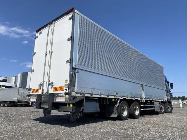 いすゞ ギガ 2PG-CYJ77C(8x4)の写真2