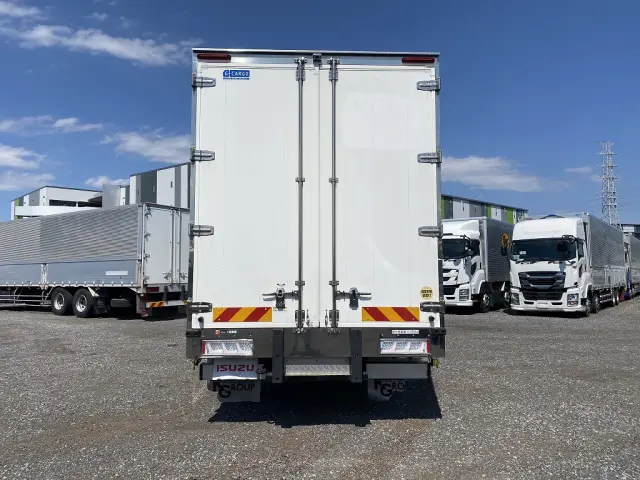 いすゞ ギガ 2PG-CYJ77C(8x4)の写真3